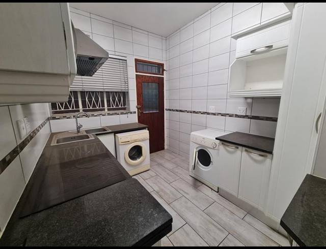 2 BEDROOM PROPERTY TO RENT IN ROSEBANK